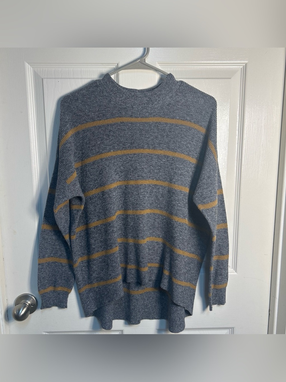 American Eagle Outfitters Gray and Mustard Crewneck Sweater
